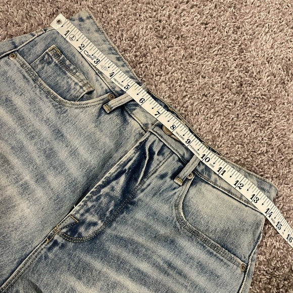 Good American | Bombshell Distressed High Rise Shorts - Picture 5 of 8